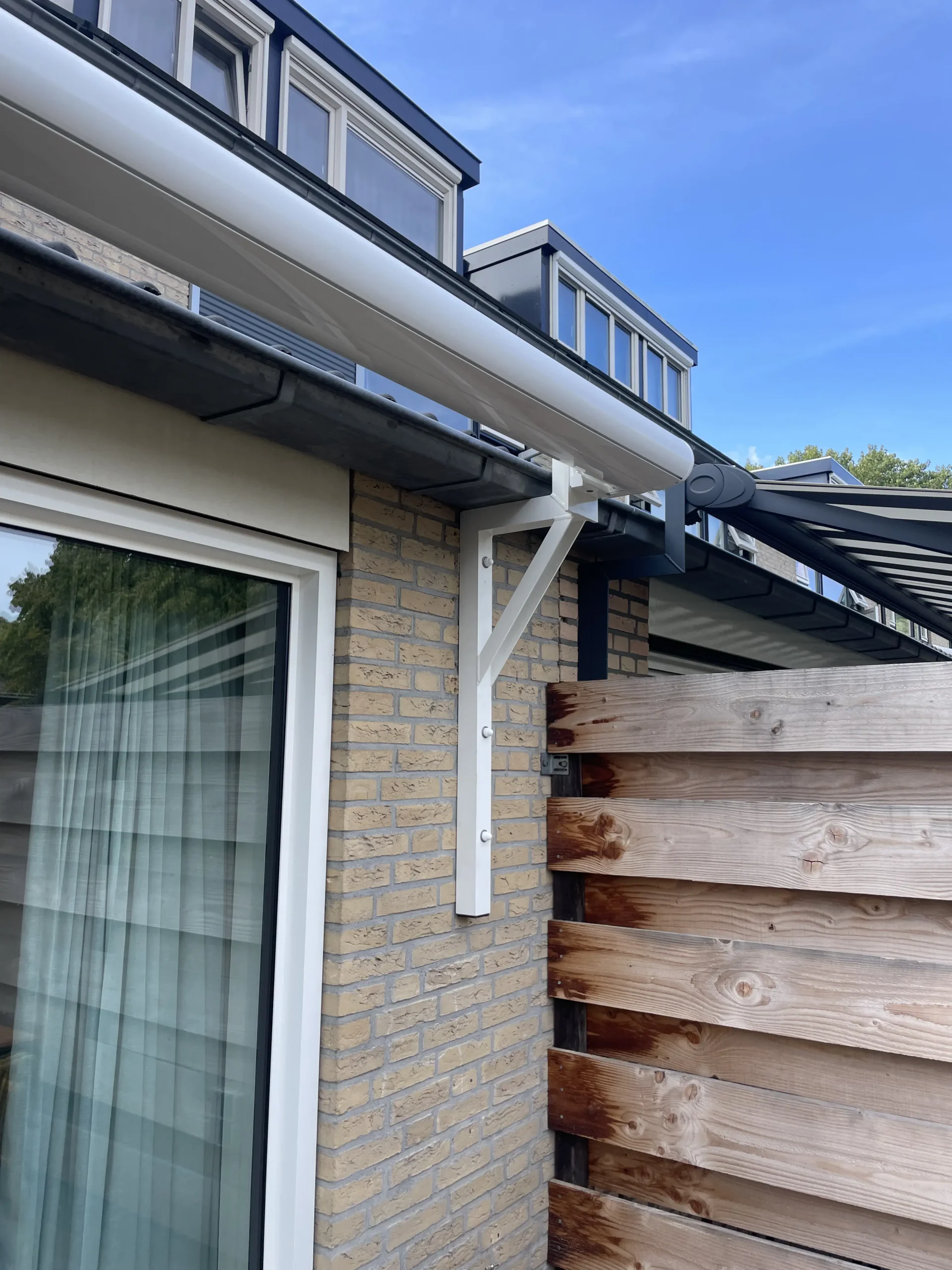 knikarmscherm-beugel-montage